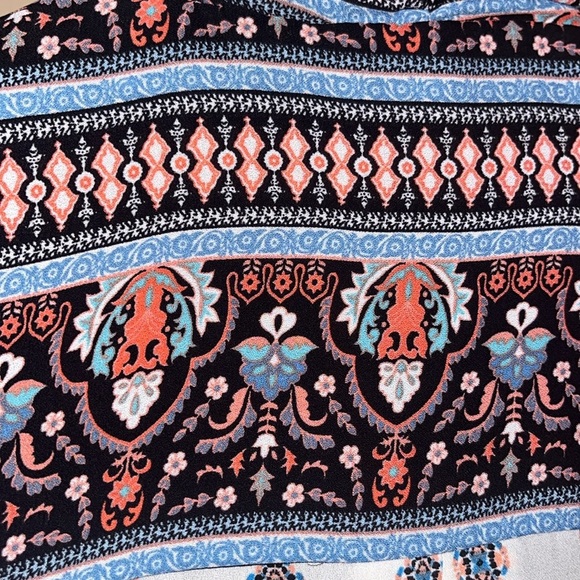 Xhilaration long sleeve top , deep V open front size large - Picture 8 of 8